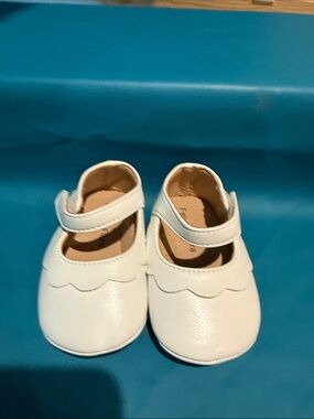 Baby Mary Jane Shoes in White with Scallop Trim